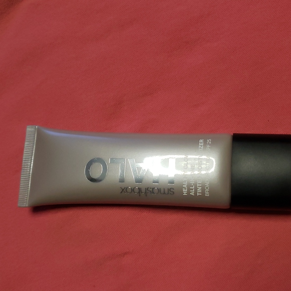Smashbox Halo Healthy Glow Tinted Moisturizer - Black and Silver